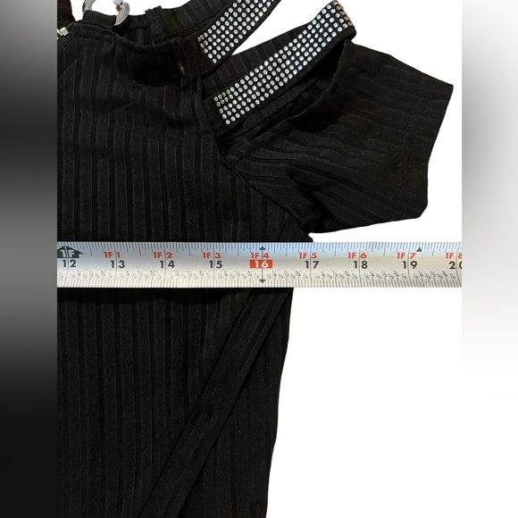 Sexy V-Neck Black Cold Shoulder Ribbed Knit Top with V Slit at Waist, size S M L - Picture 7 of 14